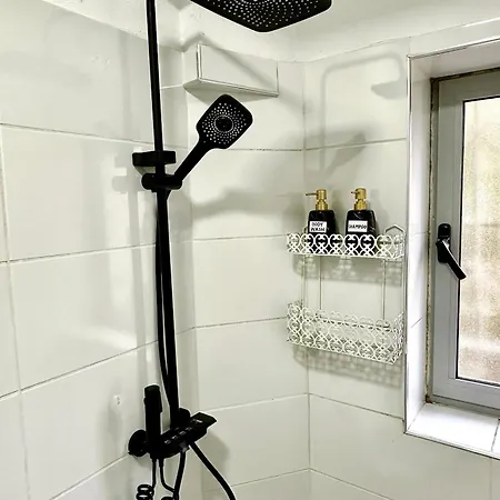 Cozy Modern Τίρανα