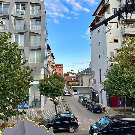 Cozy Modern * Τίρανα